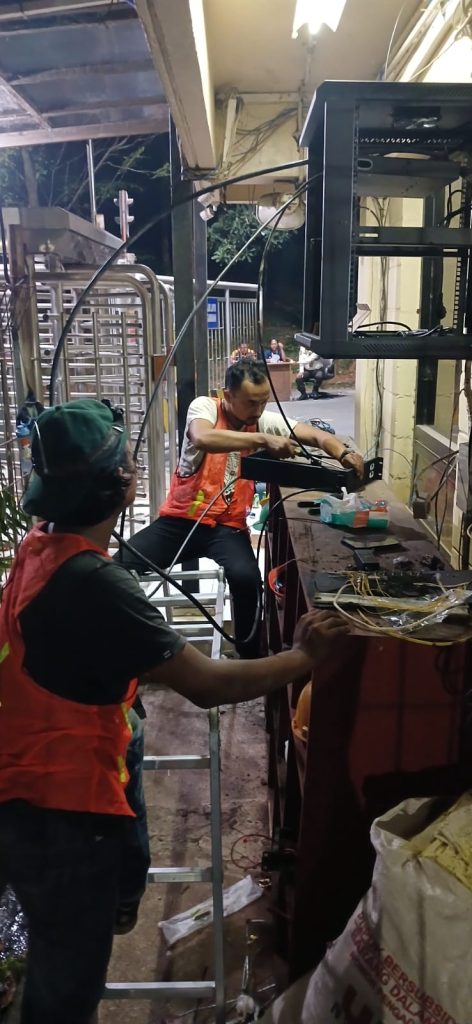 Tim Hadifopedia melakukan migrasi core fiber optik dari OTB lama ke baru.